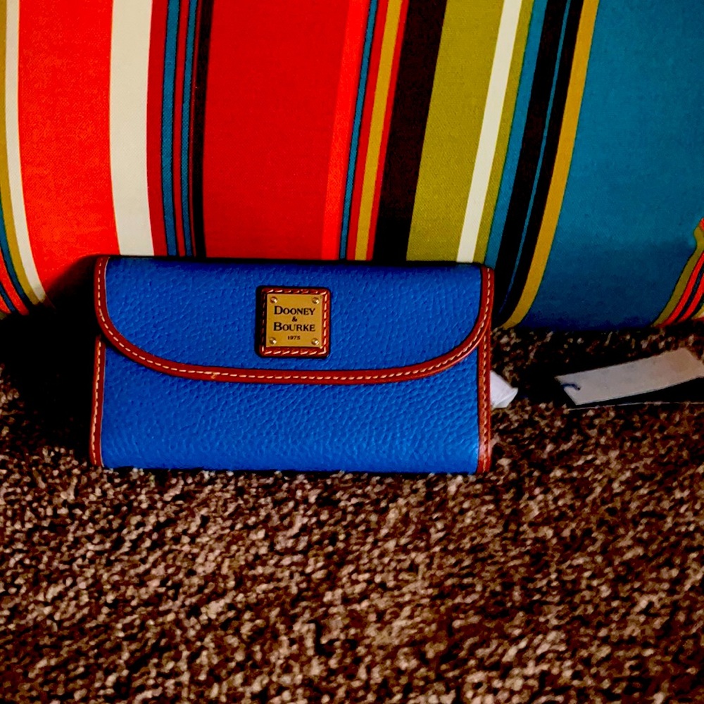 Dooney&bourke pebble grained wallet